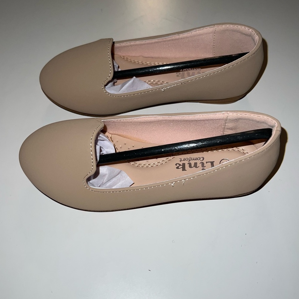 Size 10 girls taupe light beige curved flats